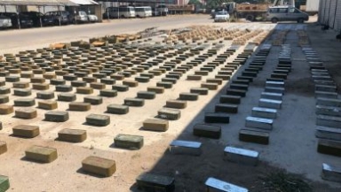 ضبط كميات كبيرة من الأسلحة والقذائف والذخائر بريف حمص كانت معدة للتهريب إلى ريف إدلب