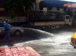 انطلاق حملة التعقيم التي تشرف عليها محافظة دمشق بدءاً من منطقة باب مصلى وباتجاه حي الميدان