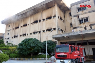 بالصور.. من عمليات إخماد الحريق في مستودعات دائرة التخزين بالقرداحة التابعة للمؤسسة العامة للتبغ