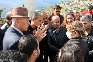 السيدة أسماء الأسد تزور ناحية الدالية وقرى معرين و بطموش بريف جبلة 