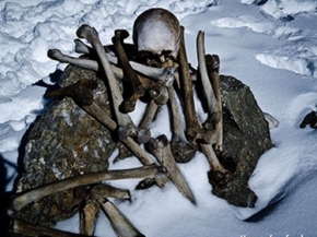 بحيرة الهياكل العظمية في ولاية أوتار أخند في الهند