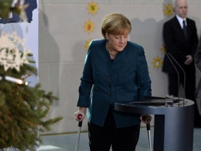      أنجيلا ميركل بعد إصابتها أثناء التزلج