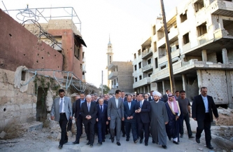 الرئيس الأسد في جولة تفقدية لداريا بعد أدائه صلاة عيد الأضحى المبارك في مسجد سعد بن معاذ