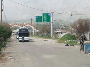 بالصور .. تجمع 92 حافلة في منطقة الزبداني-مضايا في ريف دمشق 