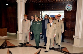 استقبال العماد علي أيوب رئيس هيئة الأركان العامة للجيش والقوات المسلحة السورية لنظيره الايراني اللواء محمد باقري