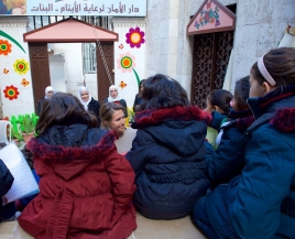 السيدة أسماء الأسد تزور مبنى الإناث التابع لدار الأمان للأيتام في منطقة المرجة بدمشق