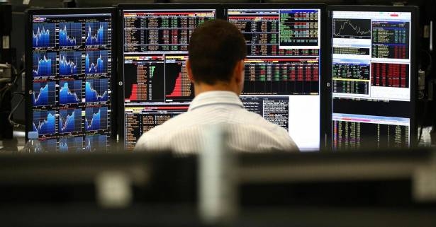 أسهم أوروبا تهبط وأداء ضعيف لقطاعي السلع الأولية والسياحة