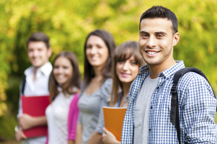 وزارة التربية وشبكة الآغا خان توقعان مذكرة تفاهم لتحسين البيئة المدرسية 