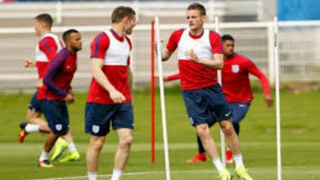 سعوديان يتسللان إلى مكان تدريب المنتخب الروسي في فرنسا  