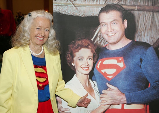 وفاة نويل نيل بطلة المسلسل التلفزيوني (سوبرمان) عن 95 عاما