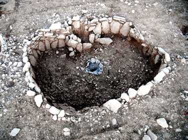 اكتشاف جزء من قرية أثرية في جبل البلعاس بحماة