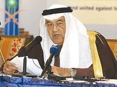 الشاعر غازي القصيبي قبل أن يرحل  