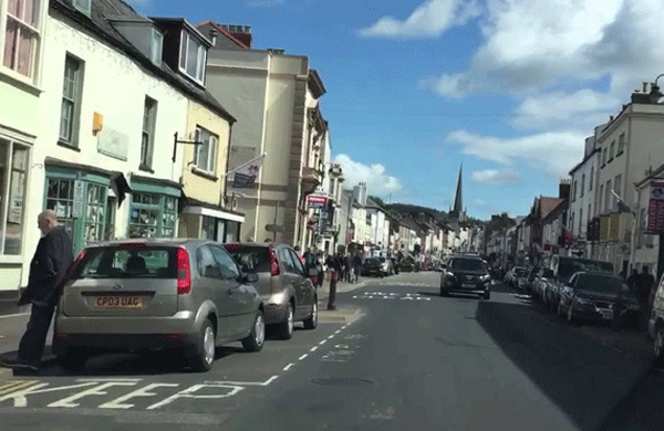 لماذا يسير البريطانيون على الجهة اليسرى..!؟