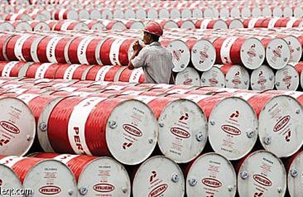 لأول مرة منذ العام 2015 سعر برميل النفط يتخطى حاجز 53 دولارا بعد تصريحات بوتين