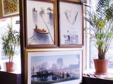 كبار الفنانين الروس يعرضون لوحاتهم في مقصورة قطار بموسكو