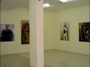 أميركية تعرض لوحاتها في متحف الفنون الجميلة بمشروع دمر 