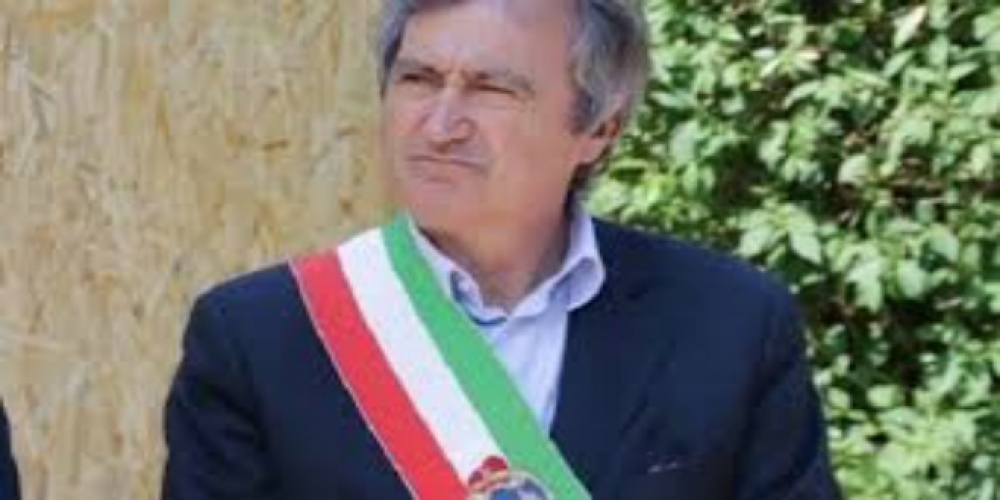 سياسي إيطالي: من يرفع صوته عاليًا بـ 
