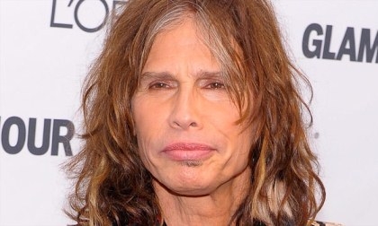 ستيفن تايلر ينفي إصابته بأزمة قلبية