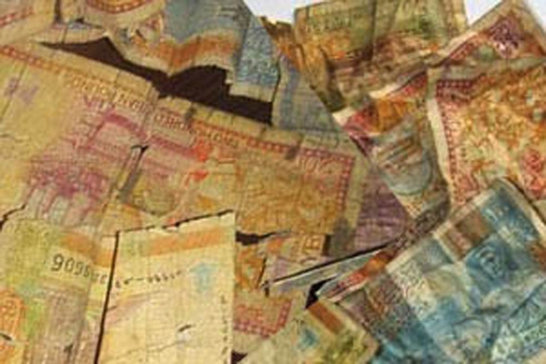 الالتزام بتبديل الأوراق النقدية البالية.. شكاوى عن تصرفات بعض القضاة وخلل في النيابة العامة