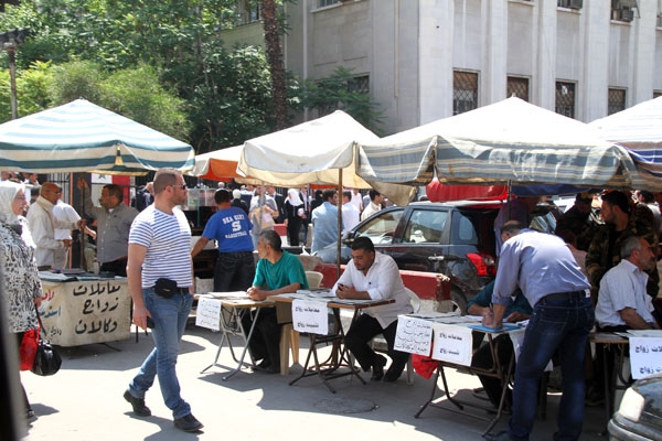 الأزمة والوضع الاقتصادي أهم اسباب تفكك الاسرة.. تقصير في التأمين الصحي والشركات تعتبره خاسر!