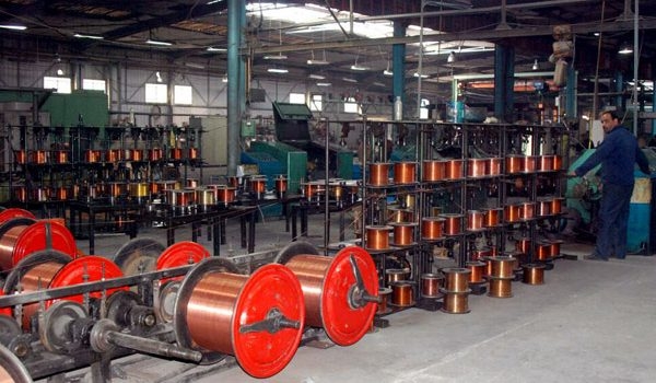 ظاهـرة التقليـد.. أسـلاك كهربائية مخـالفة تحمل ماركة 