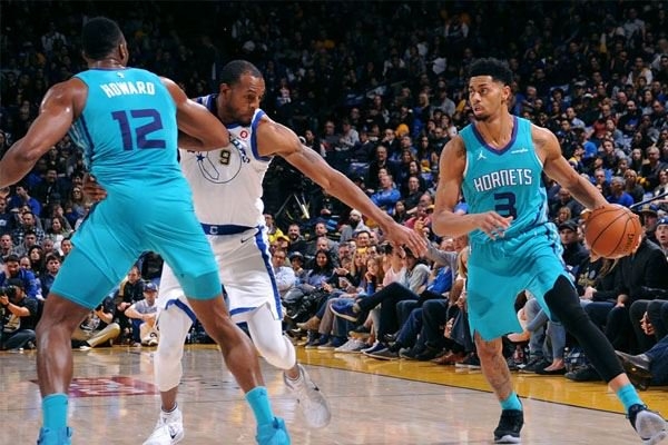 تشارلوت يفاجىء غولدن ستايت 