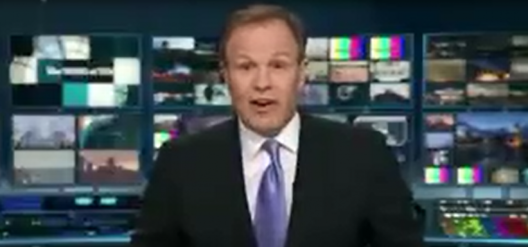 بالفيديو.. إنذار حريق داخل استديو أخبار يُصيب المذيع بالهلع!