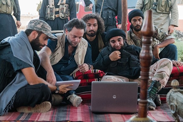 رجل الثورة في عدسة نجدة إسماعيل أنزور