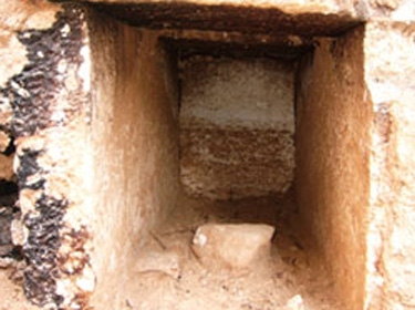 اكتشاف مدفنين رومانيين يحويان وريقات ذهبية في حمص .. صدفة