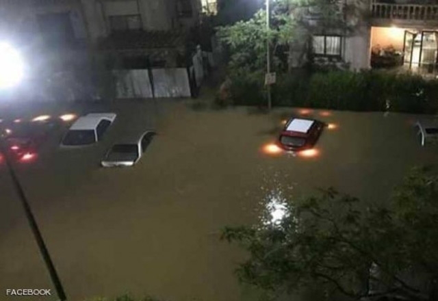 أمطار غزيرة على القاهرة.. وقطع طرقات