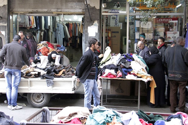 أغلاق ١٨ محلاً للبالة بالشمع الأحمر في دمشق.. البضاعة المصادرة من قبل الجمارك تتلف.. اقتراحات لتشكيل لجنة خاصة بالمفقودين في 