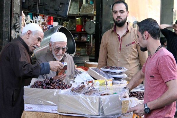 منع استيراد التمور السعودية وموسم تهريبها وغلائها ينشط في رمضان.. مستودع للتمور المهربة في كفرسوسة!.. الجمارك: التمور الخليجية المهرّبة غير قابلة للمصالحة!