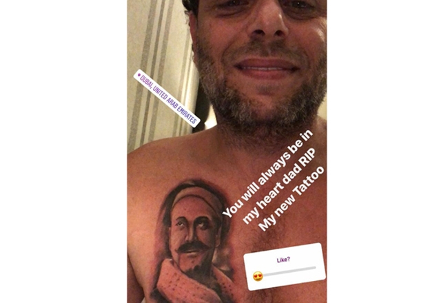 انتشار واسع لوشم جديد على صدر الفنان 