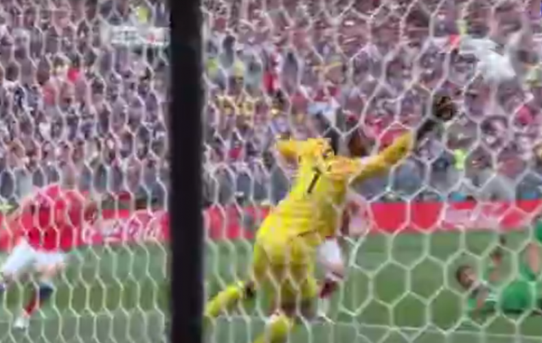 بالفيديو .. ردود أفعال غاضبة من الجماهير السعودية ضد المعيوف بعد هدف روسيا