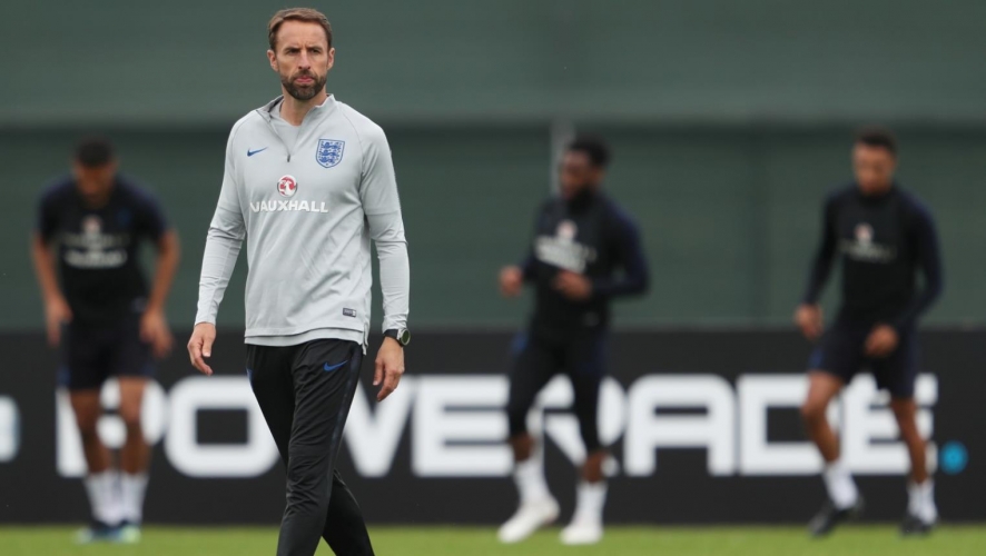 إصابة مدرب إنكلترا بعد الفوز على تونس