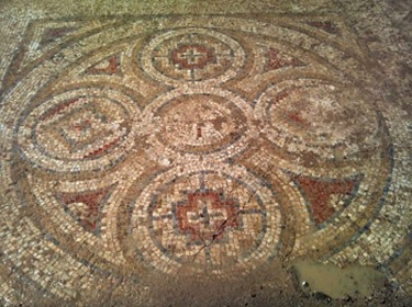 اكتشاف 3 لوحات فيسفساء عملاقة في بانياس