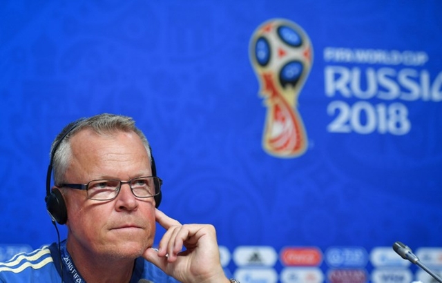 مدرب السويد يحذر «الأسود الثلاثة» من الاستهانة بفريقه