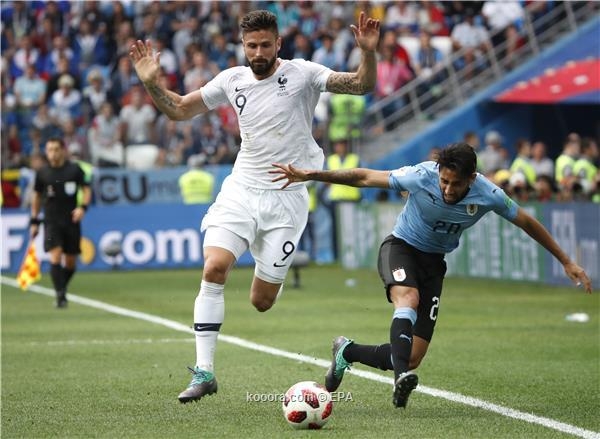 فرنسا تكسر عقدة أوروجواي في طريقها للمربع الذهبي