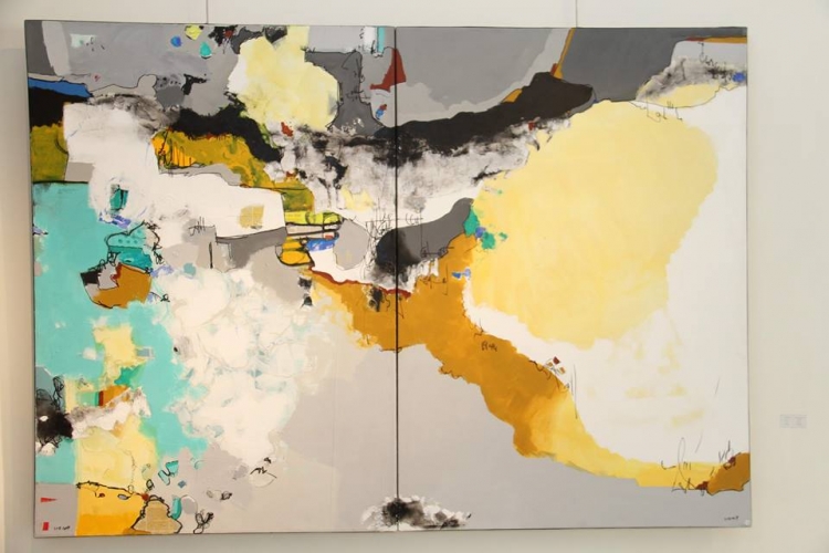 متى ينعتق الفنان أحمد أبو زينة من تكراراته اللونية؟