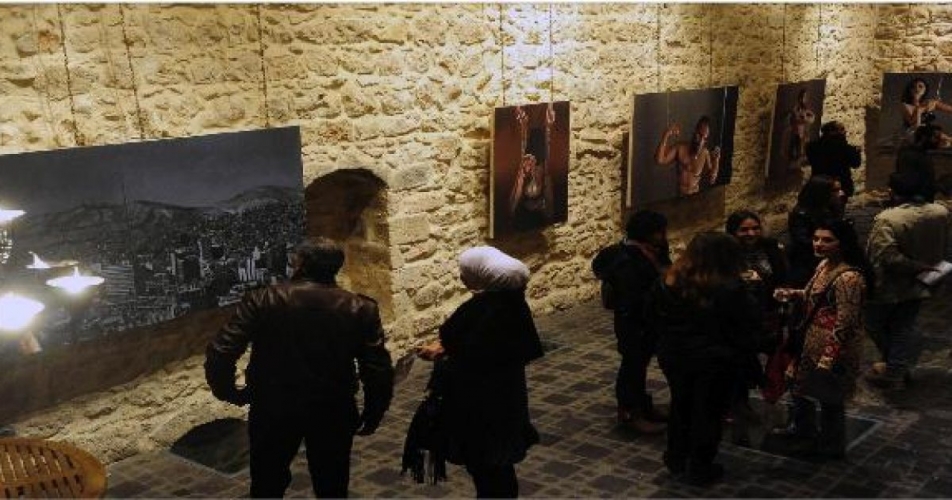 معرض «ك مكان» لأحمد الوعري.. الجسد كساعي بريد أفكار