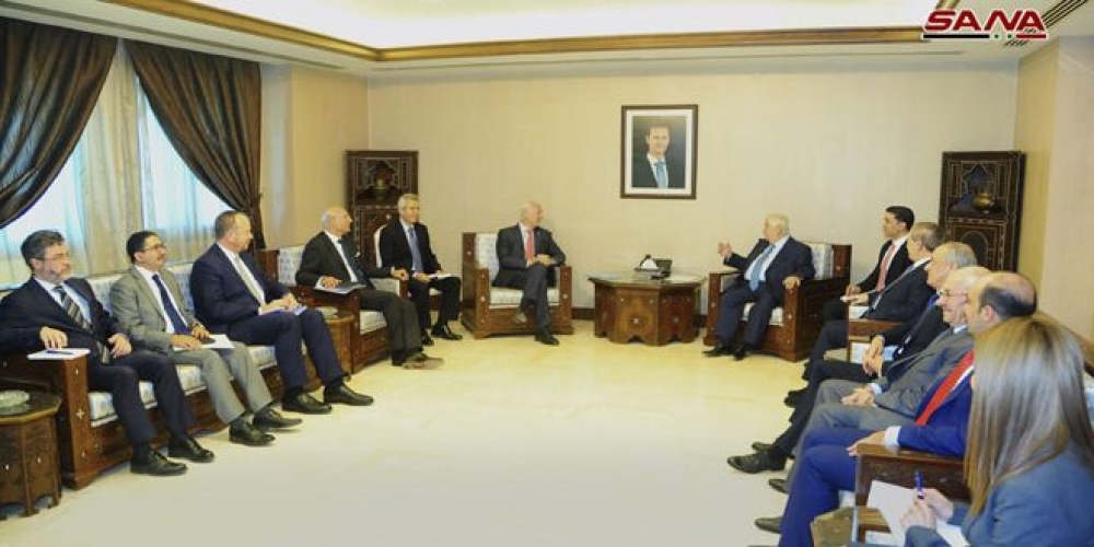 المعلم لـ ديمستورا: الدستور وكل ما يتصل به شأن سيادي يقرره الشعب السوري دون تدخل خارجي