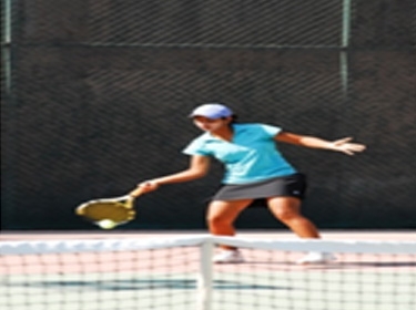 لأول مرة.. تأهيل محاضرين.. دوليين بكرة المضرب في ربوعنا