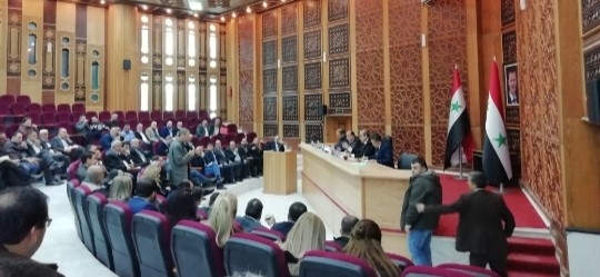  تأخر تنفيذ المشاريع ومعاناة الجرحى وتفشي ظاهرة التسول  على طاولة النقاش في مجلس محافظة اللاذقية 