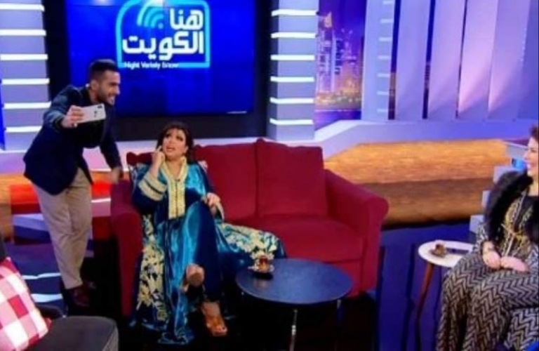 فيفي عبده تطلب من شاب أن يقبلها على الهواء فيرفض: لا ما ينفعش