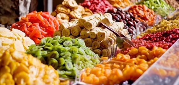 لماذا عليك تجنب الإكثار من تناول الفواكه المجففة ؟!