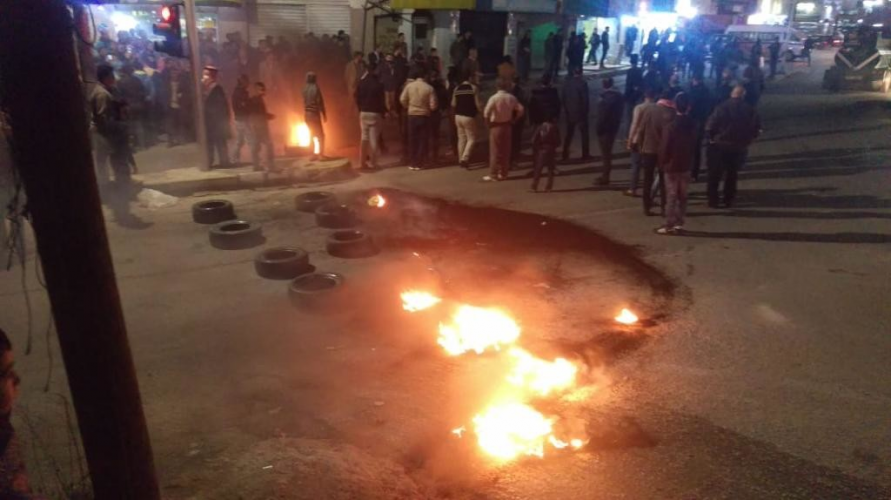  فضيحة الدخان  تتطور الى قطع طرق و مظاهرات في اربد