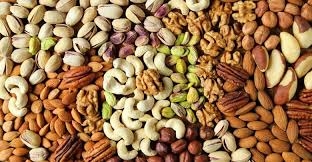 دراسة: تكشف العلاقة بين المكسرات والخصوبة