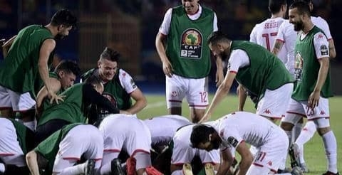 نسور قرطاج تعبر إلى نصف نهائي أمم أفريقيا بثلاثية نظيفة في شباك مدغشقر 