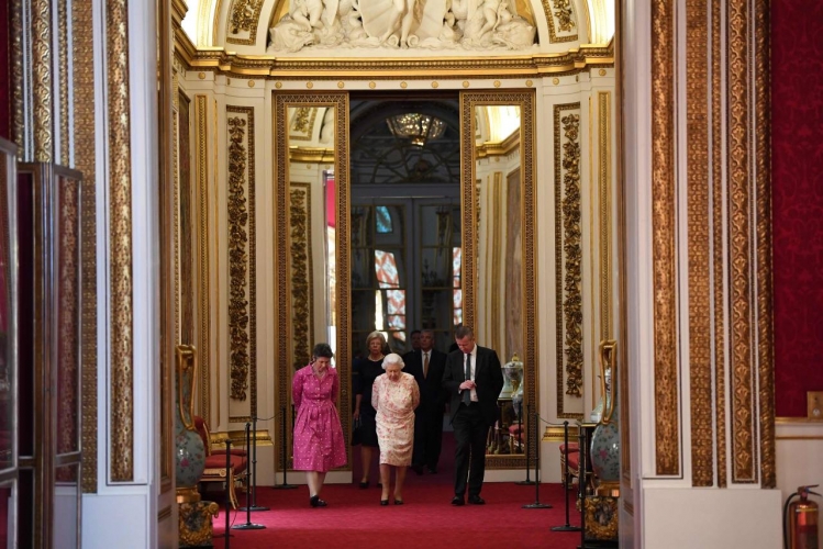 الاحتفال بعيد الملكة فكتوريا الــ 200 واستخدام تقنيات عصرية في الحفل