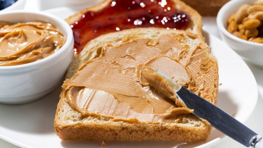 نصائح لاختيار النوع المناسب من زبدة الفول السوداني وأهمها تجنب السكريات